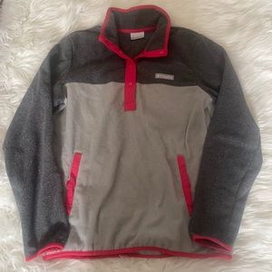 Size Medium Columbia Sweater with Pocket 💜